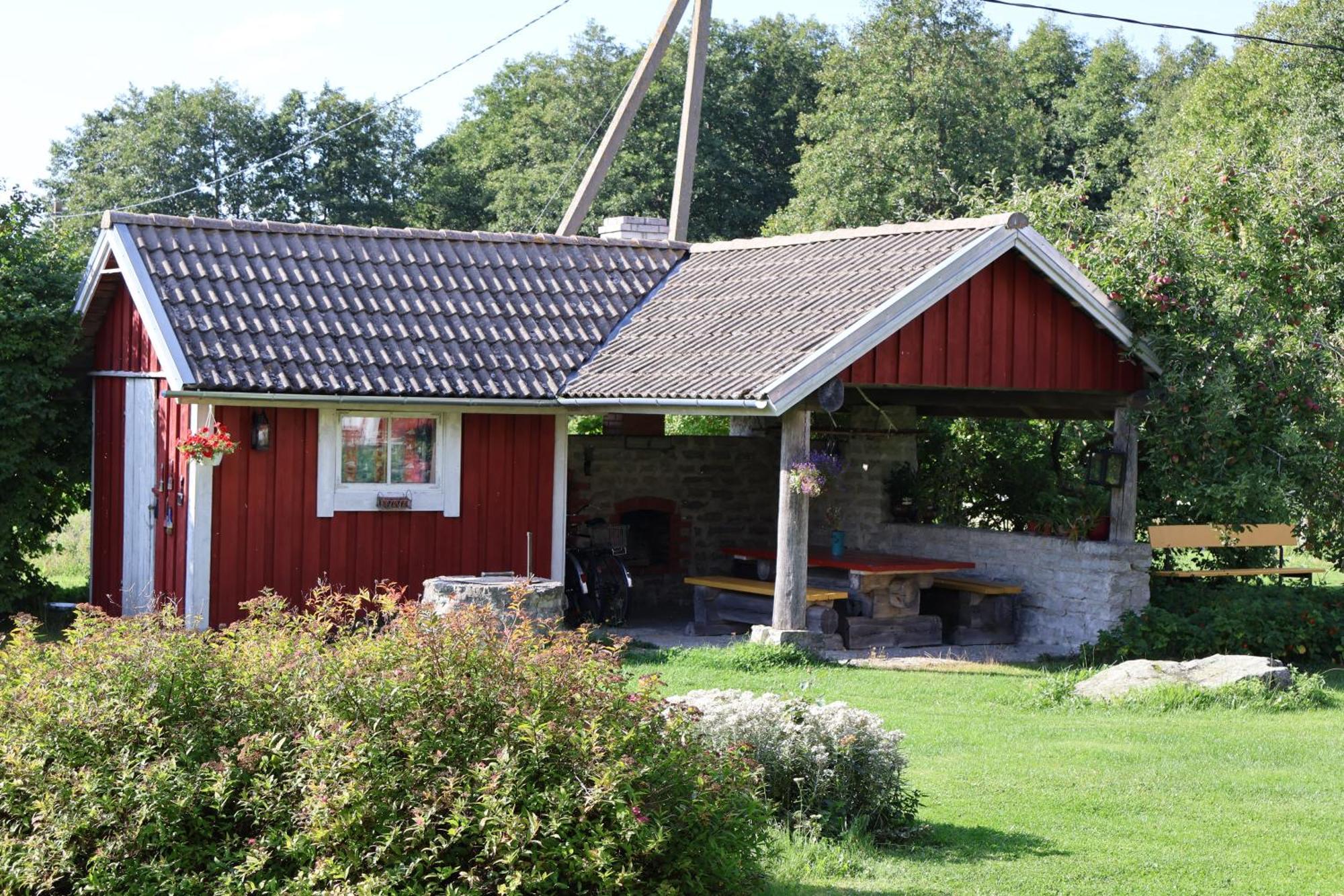 Leesi Puhkemaja Guest House Exterior photo